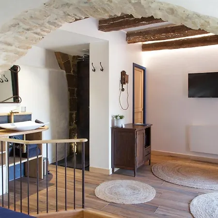 Maison Lapopie Et Bed and Breakfast Saint-Cirq-Lapopie