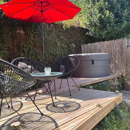 Maison Lapopie Et Bed & Breakfast *